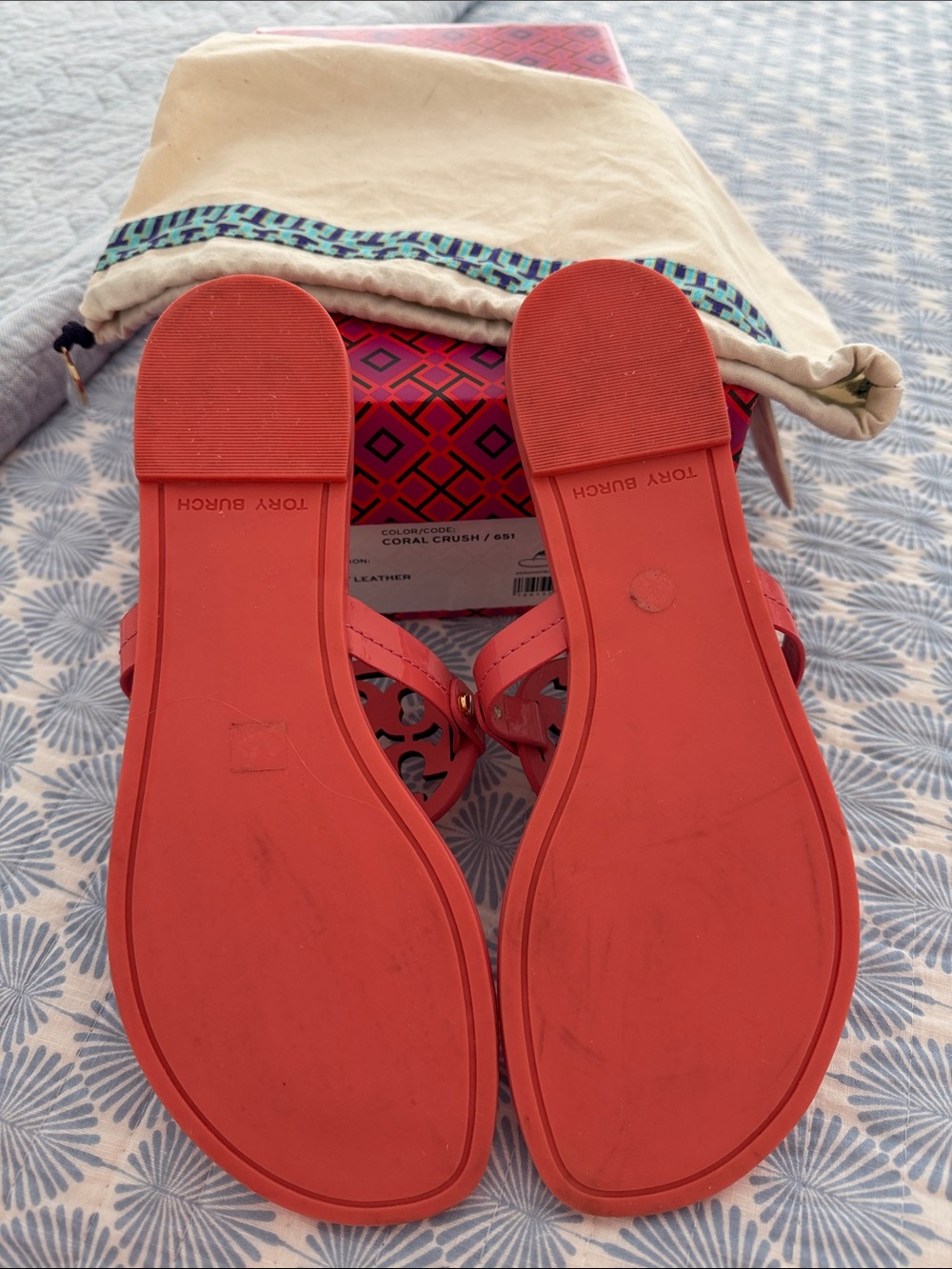 Tory Burch Coral Patent Logo Thong Sandals - Picture 4 of 6